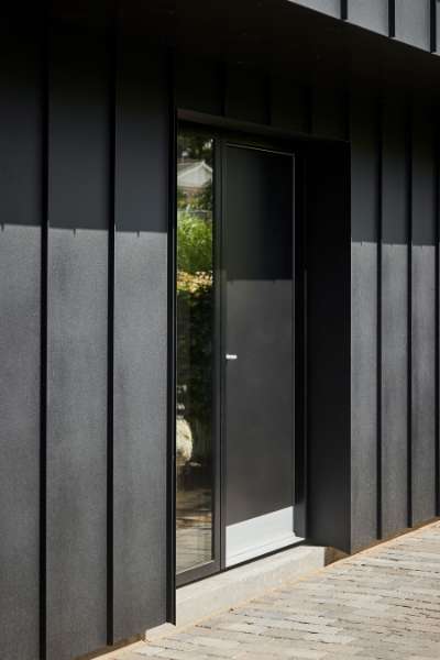 Rotes Backsteinhaus aus den 70er Jahren – in Stahlprofile „verpackt“!, Bakkelyparken 37, 8680 Ry, Dänemark